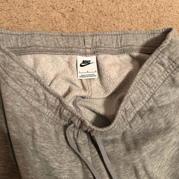 Nike sweatpants - Picture 3 of 4